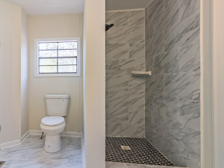 263 N Juniper Creek Rd – MSTRBATH03