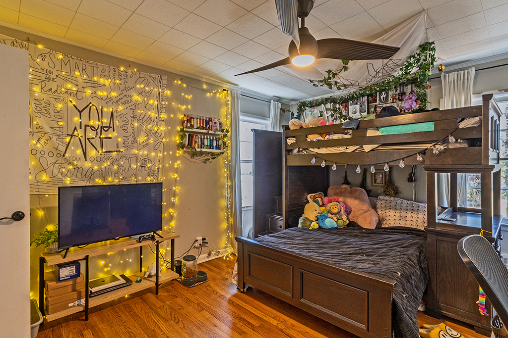 231 Alexandria Dr – Bedroom B01