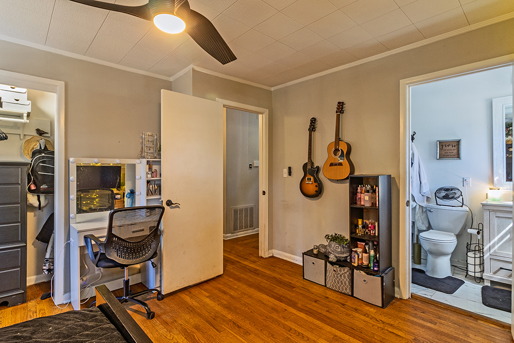 231 Alexandria Dr – Bedroom B02