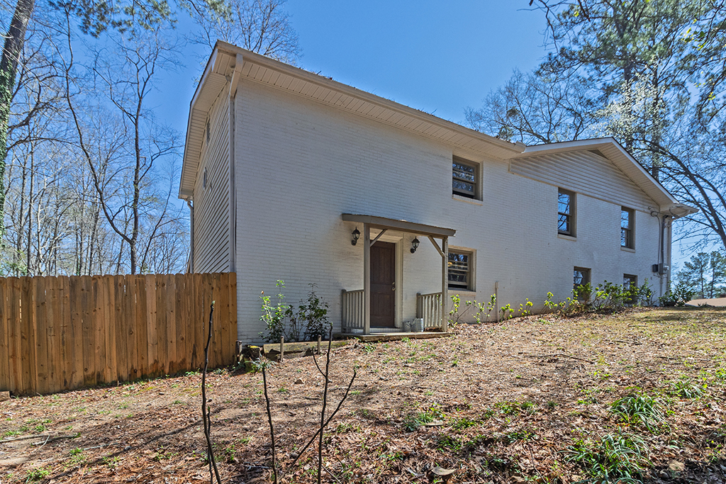 231 Alexandria Dr – EXT 04