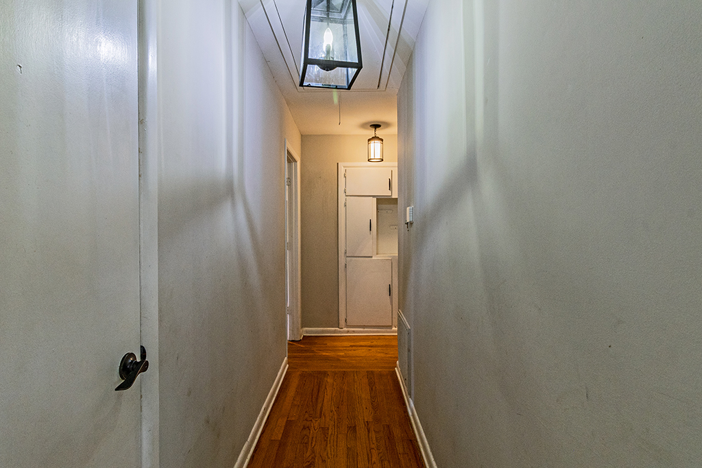 231 Alexandria Dr – Hallway