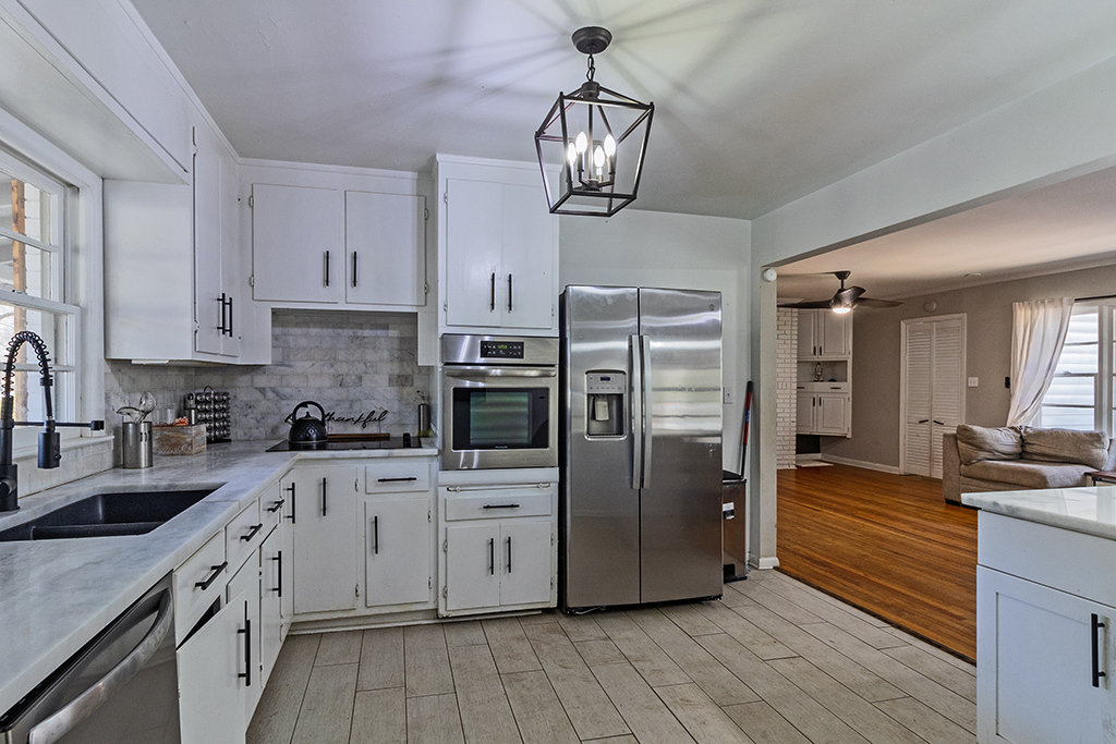 231 Alexandria Dr – Kitchen 02