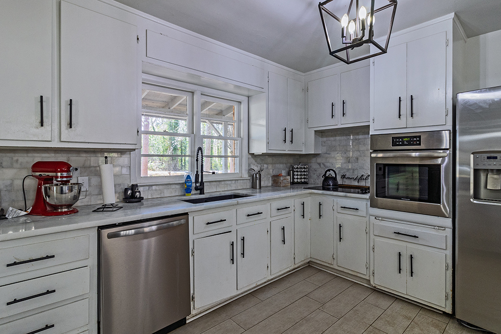 231 Alexandria Dr – Kitchen 03