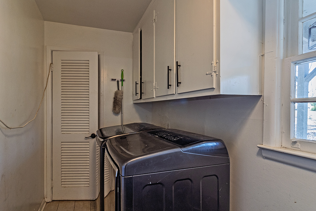 231 Alexandria Dr – Laundry