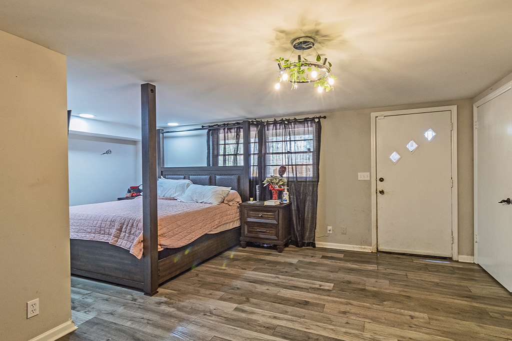 231 Alexandria Dr – MILS Bedroom 01