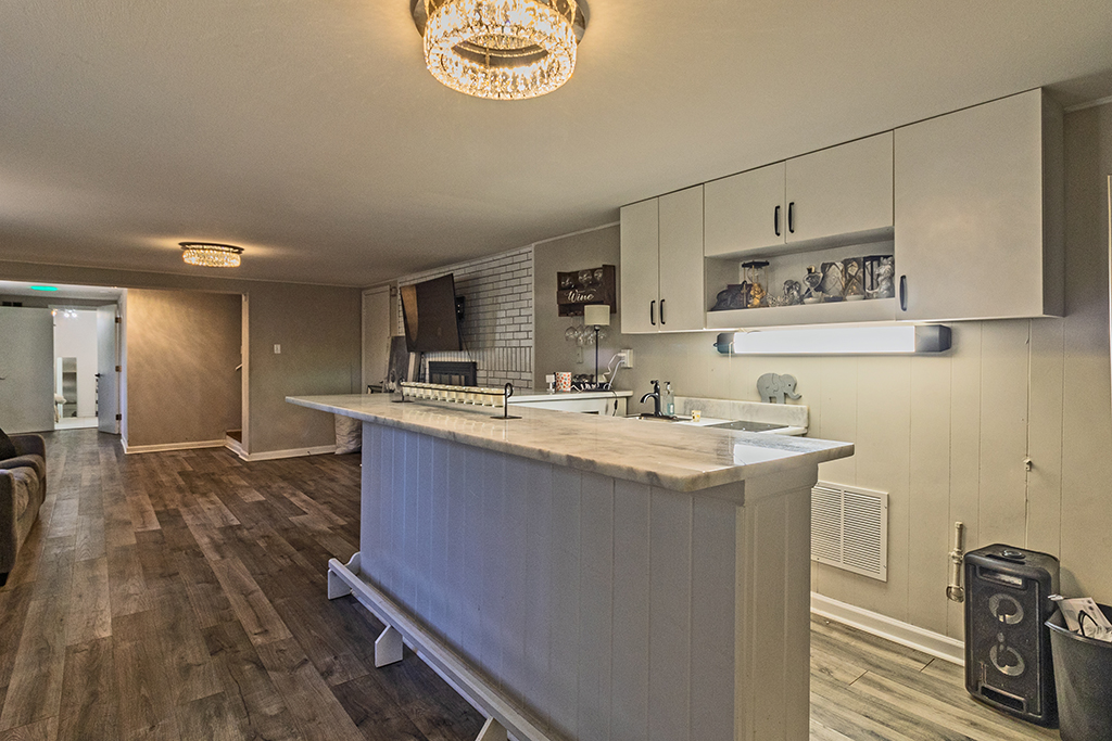 231 Alexandria Dr – MILS Kitchenette