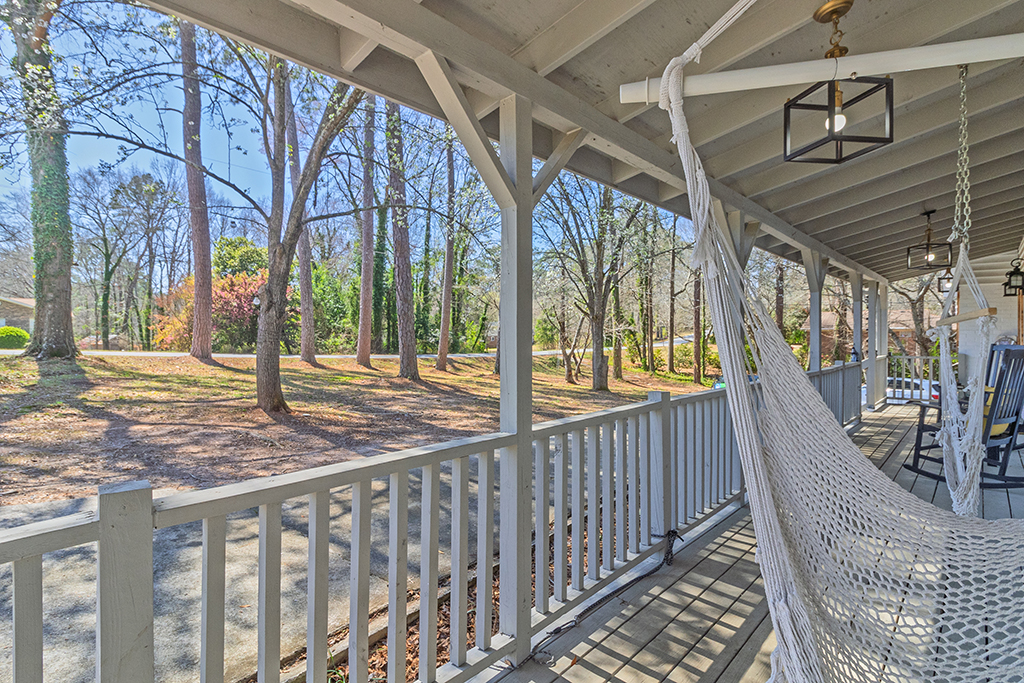 231 Alexandria Dr – Porch 03