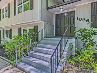1086 Westminster Cir – Front Door