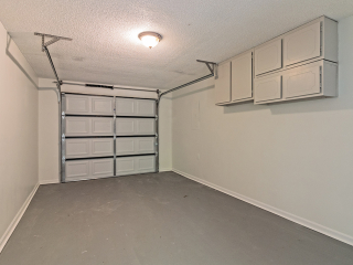 1086 Westminster Cir – Garage 01