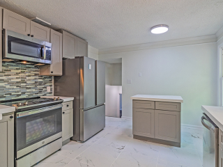 1086 Westminster Cir – Kitchen 01