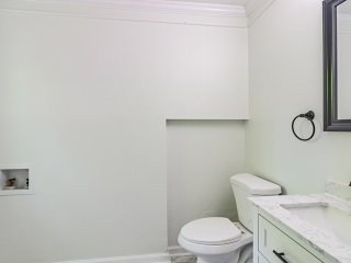 1086 Westminster Cir – Laundry-Bathroom