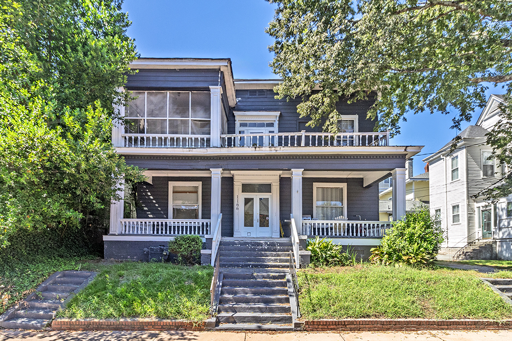 1166 Bond St – EXT01