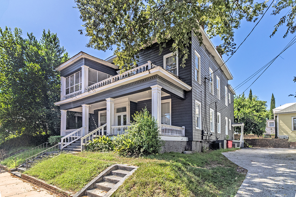 1166 Bond St – EXT02