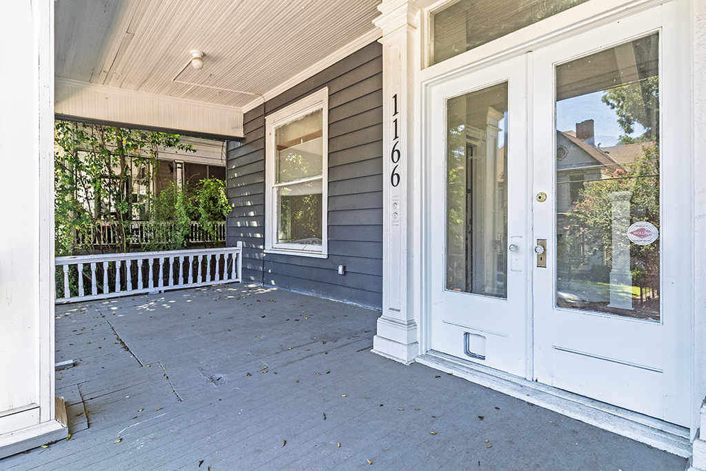 1166 Bond St – Entrance