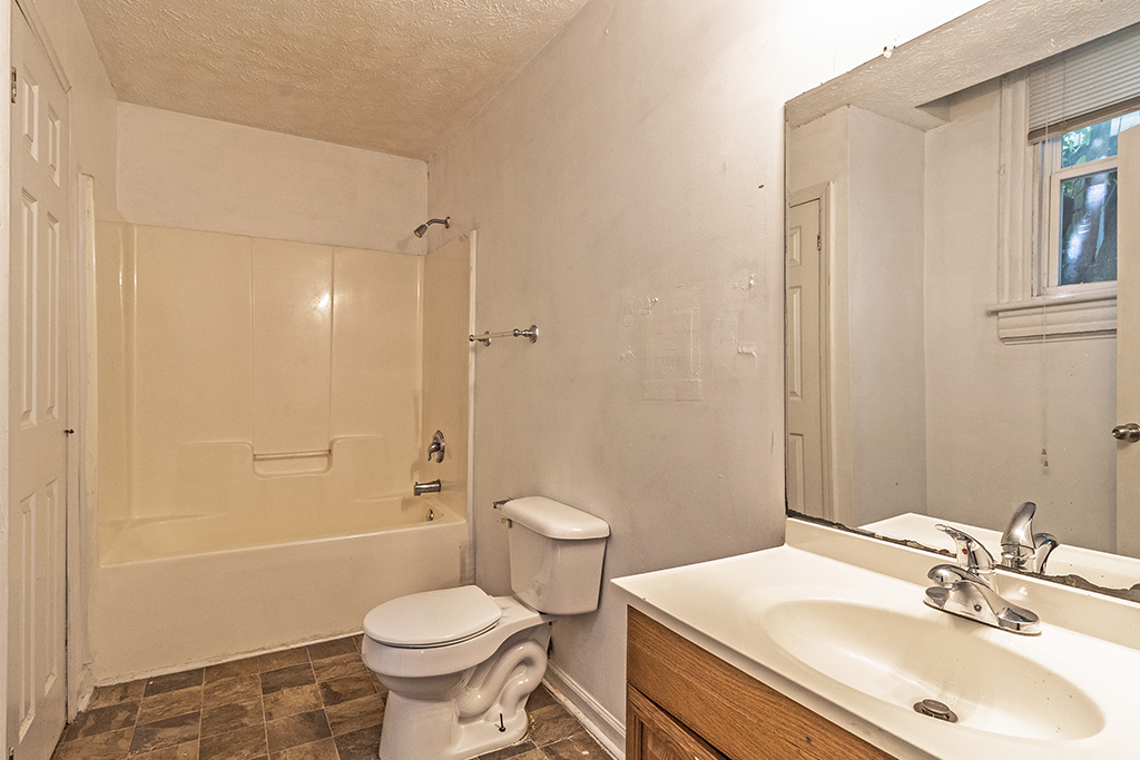 1166 Bond St – Unit 1 Bathroom