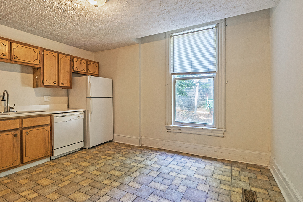 1166 Bond St – Unit 1 Kitchen 01