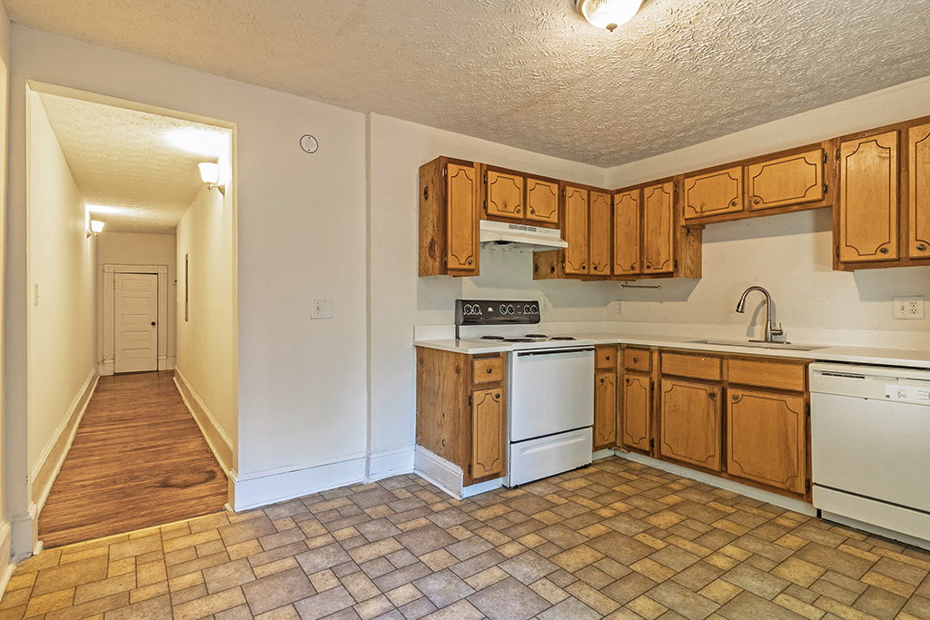 1166 Bond St – Unit 1 Kitchen 03