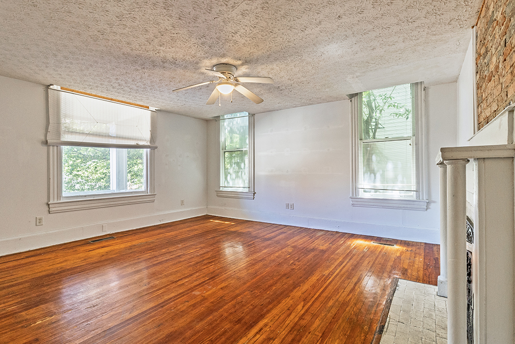1166 Bond St – Unit 1 Living Room 04