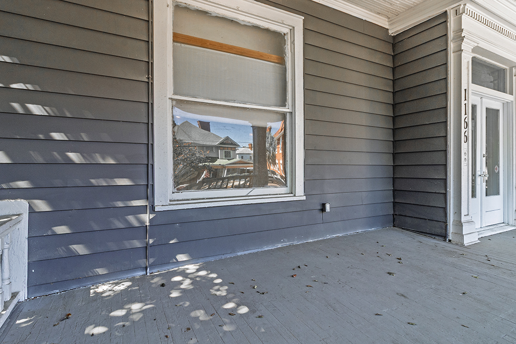 1166 Bond St – Unit 1 Porch