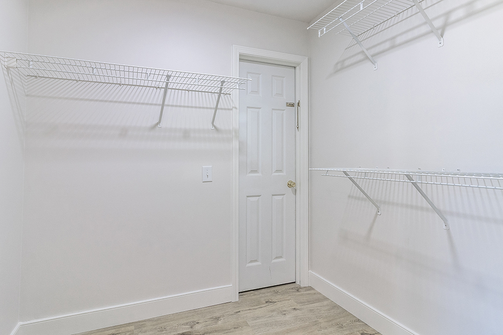 204 Erin Lane – Bedroom B Closet