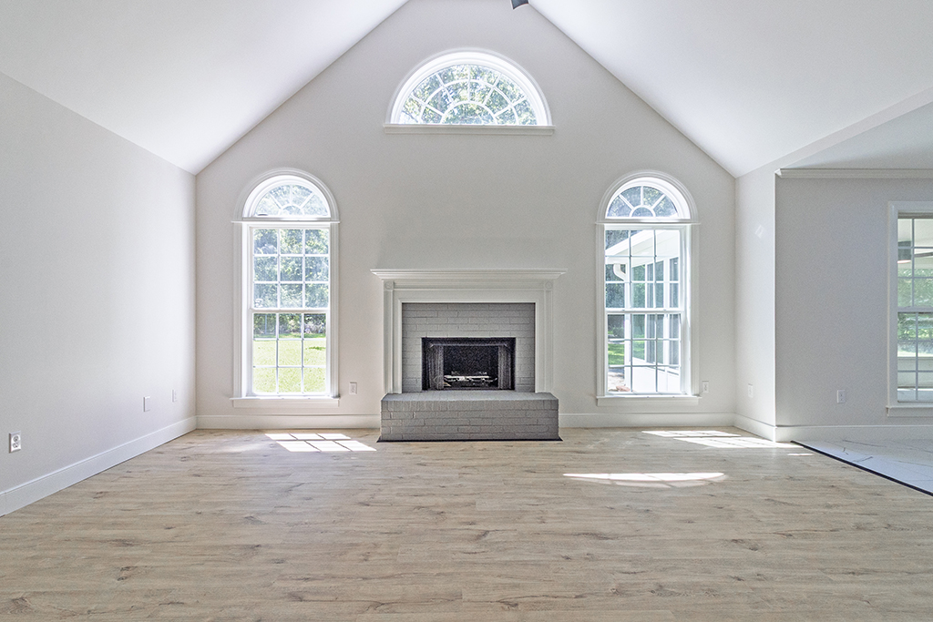 204 Erin Lane – Living Room 02