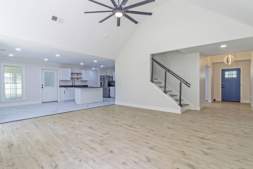 204 Erin Lane – Living Room 03