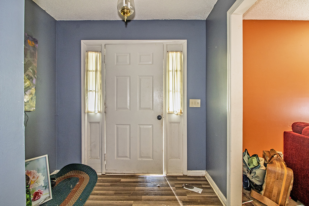 1179 Waluhiyi Trail – Foyer 02