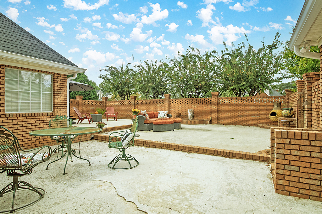 118 Sycamore Rd – Courtyard 01