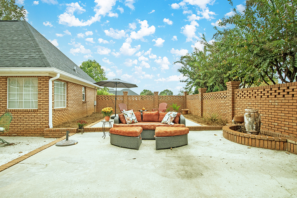 118 Sycamore Rd – Courtyard 02