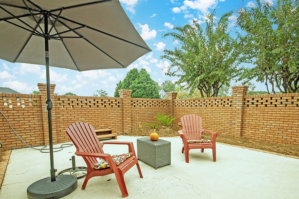 118 Sycamore Rd – Courtyard 04