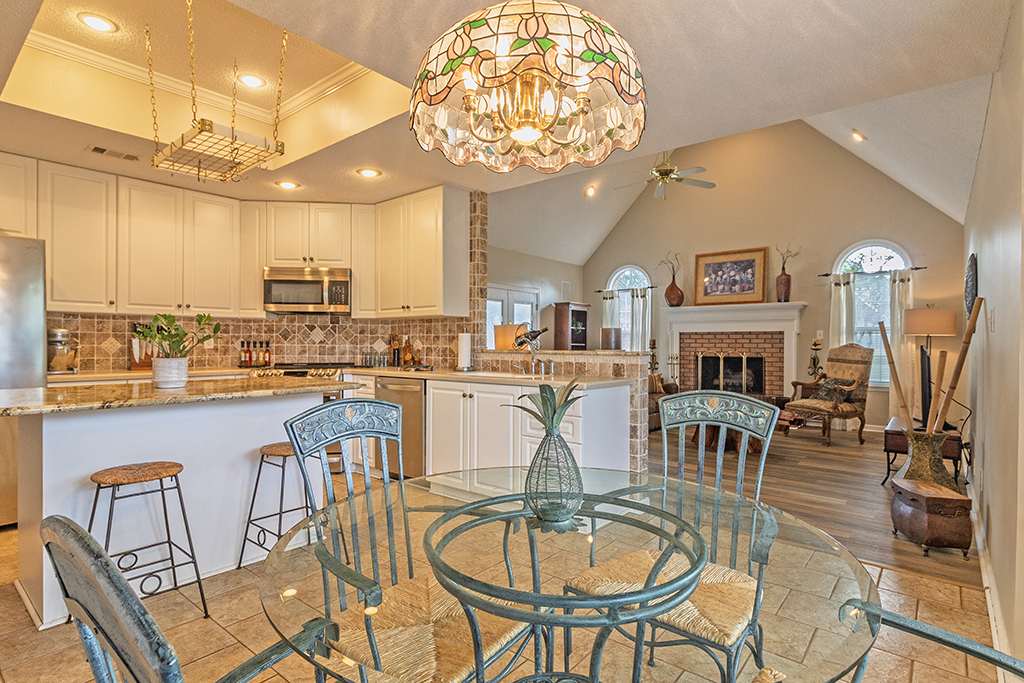 118 Sycamore Rd – Dining 01