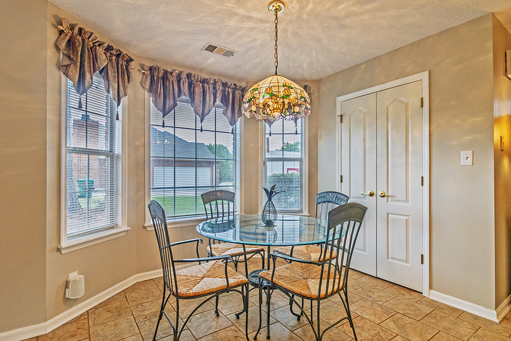 118 Sycamore Rd – Dining 02