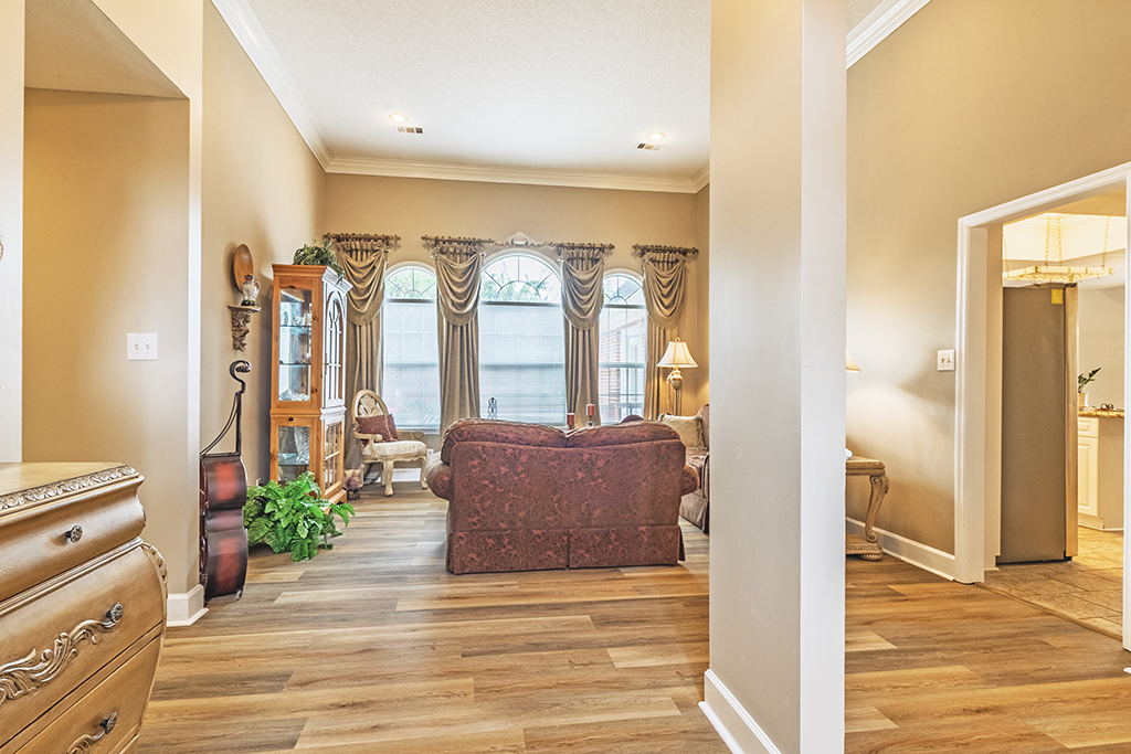 118 Sycamore Rd – Foyer