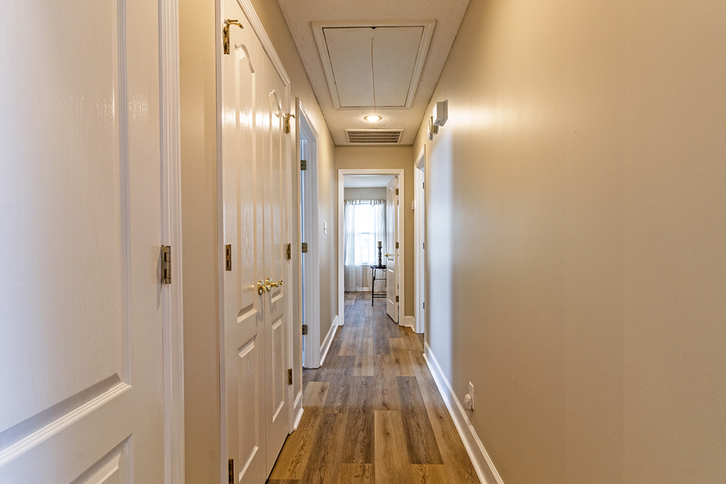 118 Sycamore Rd – Hallway