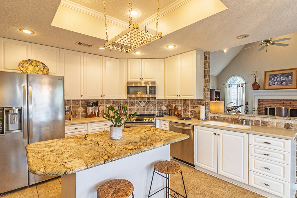 118 Sycamore Rd – Kitchen 01