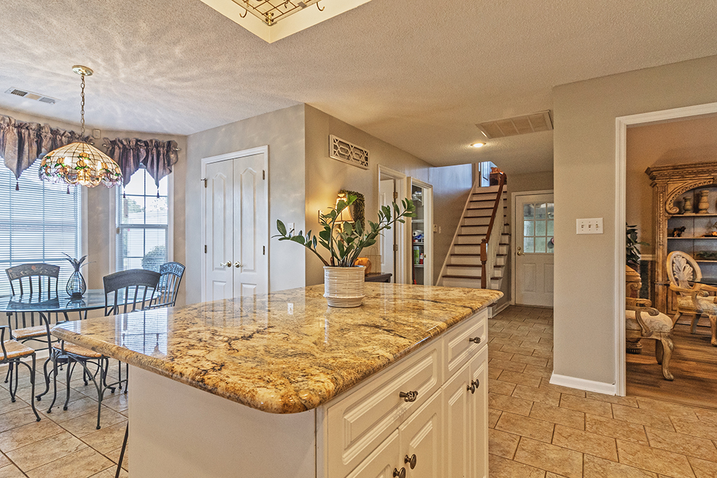 118 Sycamore Rd – Kitchen 03
