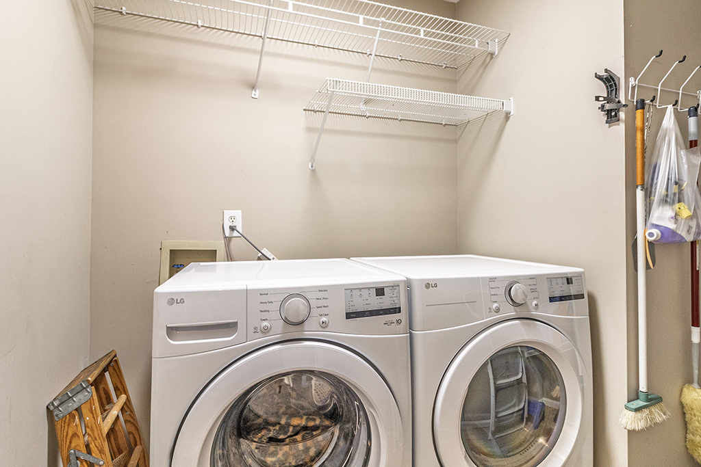 118 Sycamore Rd – Laundry