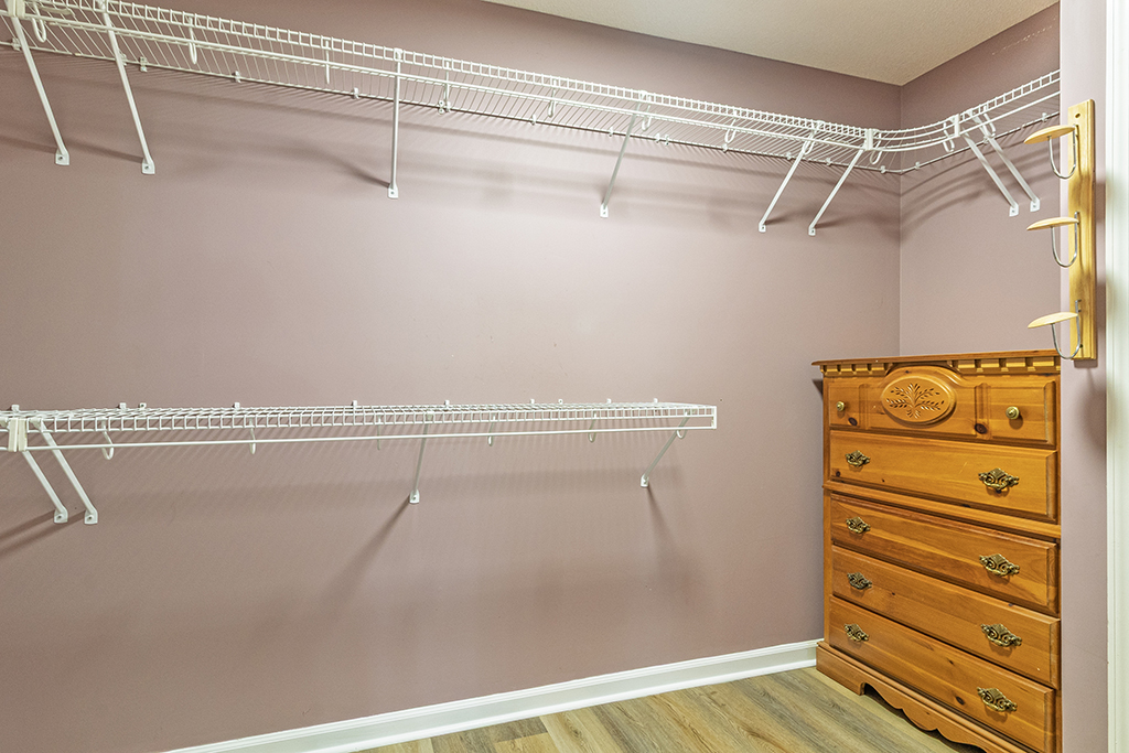 118 Sycamore Rd – MSTR BD Closet
