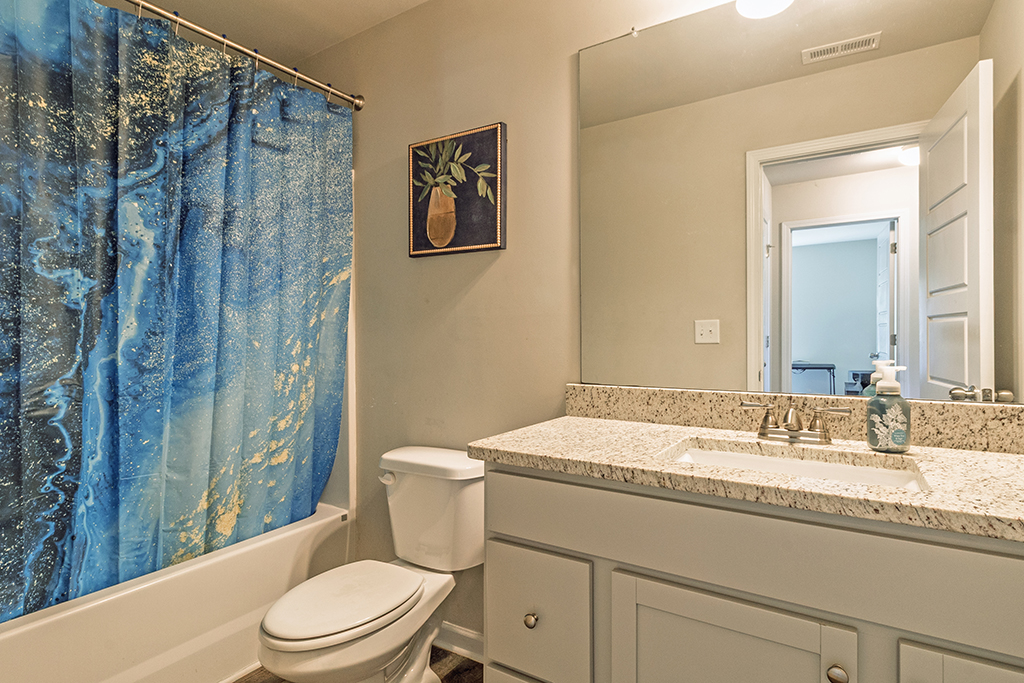 1205 Chardonnay Ln – Bathroom B01