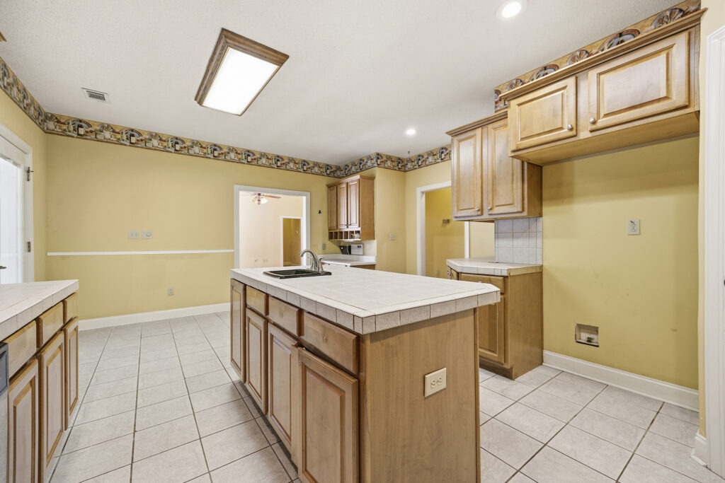 127 S Live Oak Ct Byron_042