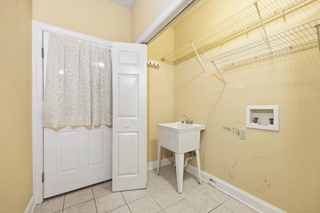 127 S Live Oak Ct Byron_045