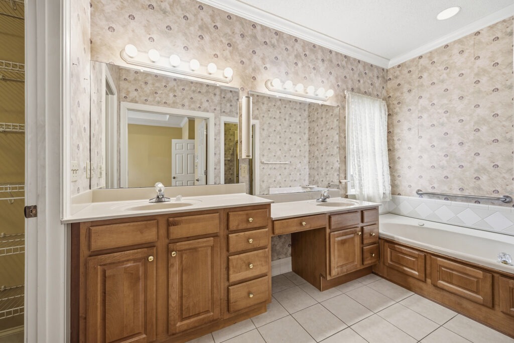 127 S Live Oak Ct Byron_063